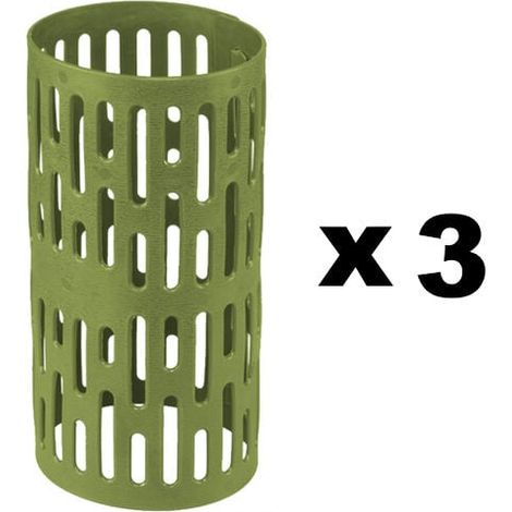 Un ensemble de 3 manchons de protection verts pour troncs d'arbres (1/3)
