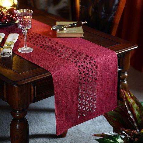 Chemins de table, magnifiques nappes découpées au laser avec motifs. (1/5)