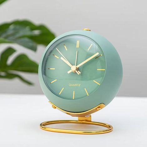 Batteriebetriebener Tischwecker mit Licht, kleiner, geräuschloser analoger Wecker (ohne Ticken), ideal für Nachttisch, Schlafzimmer, Küche, Büro, Reisen, Kinderzimmer oder als Dekoration im Vintage-St (1/4)