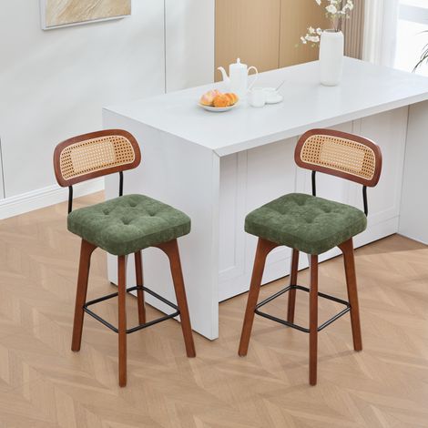 Lot de 2 tabourets de bar pivotants 360° en chenille verte avec dossier en rotin (1/5)