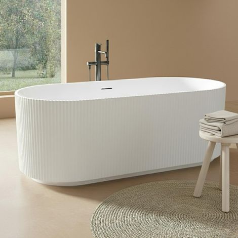 STRIA 170 cm weiße freistehende Badewanne aus geripptem Acryl (1/5)