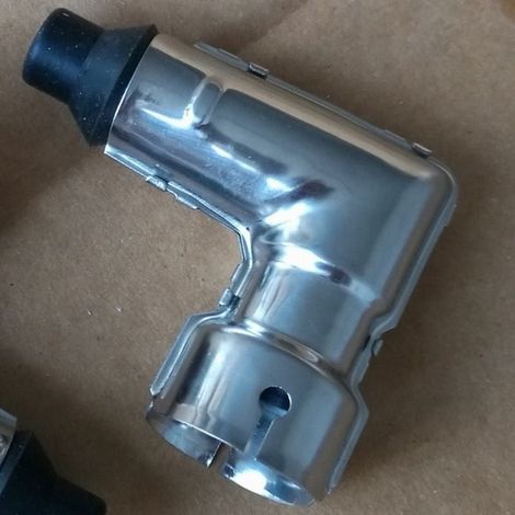 Capuchon de bougie d'allumage Briggs & Stratton 792597 793351, utilisé pour connecter le fil haute tension à la bougie d'allumage. (1/3)