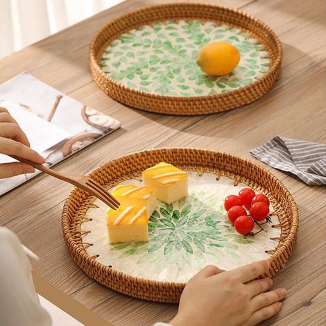 Set aus 2 handgefertigten Weidenkorbtabletts, farbenfrohe Obstteller aus Muscheln, Aufbewahrungstabletts für den Couchtisch, Brotteller, Snackteller für das Wohnzimmer (1/5)