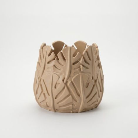 Maceta decorativa beige con forma de hoja para plantas. (1/3)