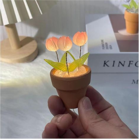 Lampe tulipe miniature à monter soi-même avec 3 fleurs — Kit fait main, décoration romantique pour bureau et chambre (1/5)