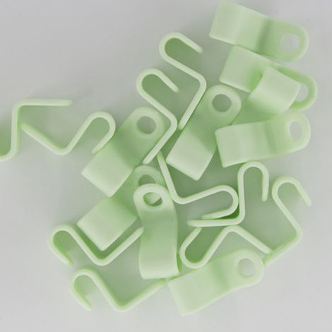 Lot de 100 crochets empilables pour un rangement optimal de vos vêtements. (1/5)