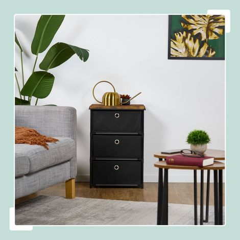 Comoda de diseno en madera con cajones de tela