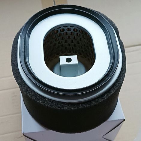 YANMAR L100N Luftfilter 114210-12590 114211-12510: Yanmar Luftfilter, Papierfilterelement, geeignet für den Yanmar L100N Dieselmotor. (1/2)