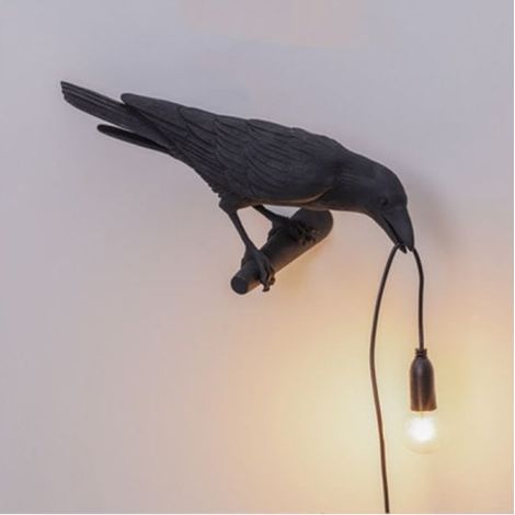 Applique murale Seletti Bird, style italien moderne, en résine noire et blanche, lumière noire à gauche