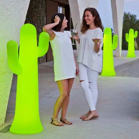 PANCHO LIME 140 cm di altezza. Lampada da terra con cavo per interni ed esterni. Luce LED bianca fredda (1/3)