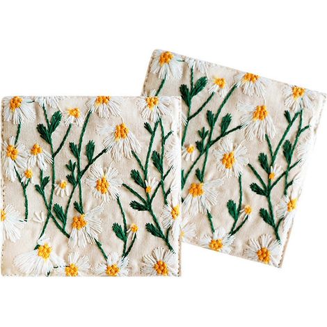 Dessous de verre délicats brodés de marguerites, double épaisseur, en coton et lin résistant à la chaleur, pour protéger vos tables et apporter une touche d'élégance à votre décoration intérieure. Mul (1/5)