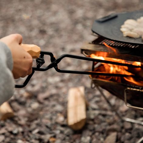 Pince à bûches avec manche en bois de hêtre et mâchoire en fer résistant aux hautes températures pour l'extérieur (1/5)