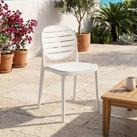 Chaise contemporaine blanche intérieur/ extérieur empilable Mégane (1/5)