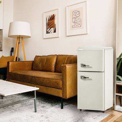Réfrigérateur-congélateur style rétro. Hauteur : 88,8 cm, largeur : 45,5 cm, deux portes, capacité totale : 60 litres, compartiment congélateur : 22 litres. Consommation : 102 kWh/an,-27 °C à 13 °C. (1/5)