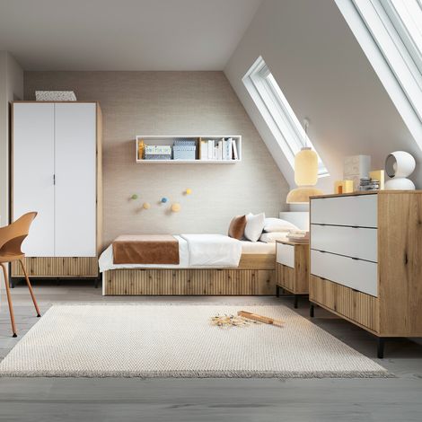 Jugendzimmer Set RISBY-129 mit Kleiderschrank und Bett 90x200 cm in Eiche mit weiß und Rillen Design (1/5)
