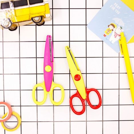 Kleine, minimalistische Spitzenschere mit rundem Kopf, perfektes Geschenk für Kinder