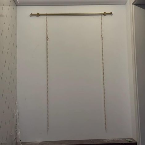Système d'accrochage de tableaux avec tringle murale, supports en (1/5)