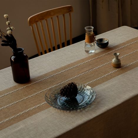 Nappe décorative moderne à pompons, infroissable et anti-poussière, idéale pour salle à manger, terrasse ou café. Parfaite pour la salle à manger, la terrasse ou un café. (1/5)