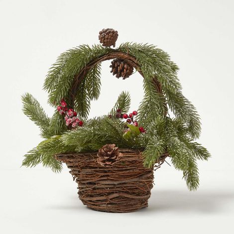 HOMESCAPES Festive Wicker Basket Christmas Decoration with Green Fir, Berries and Pinecones - Green - Green (1/4)