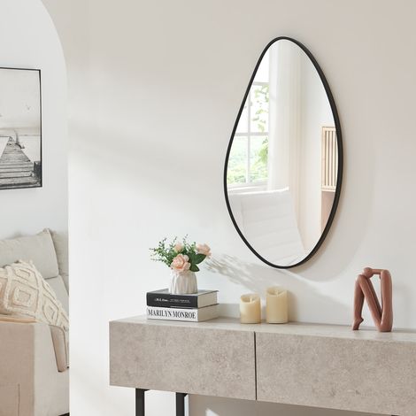 Specchio da Parete Orland con Cornice Irregolare 82x46 cm Nero [en.casa]
