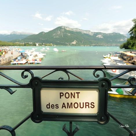 Tableau sur verre le pont des amours Annecy 45x45 cm - Impression sur Verre - Image HD imprimée sur Verre - Tableau mural décoratif en verre - Finition Brillante - Fabriqué en France (1/5)