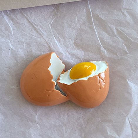 Œuf cassé aimant réfrigérateur 3D réaliste en résine, décoration humoristique pour cuisine, magnétique simulation (1/5)