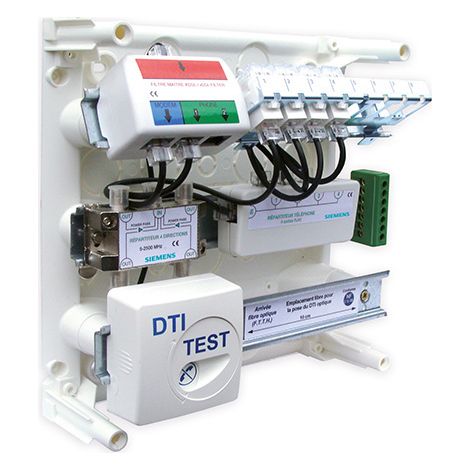 Siemens – Coffret de communication 8 prises RJ45 – Matériau thermodurci – Protection anti-électrostatique – Installation facile – Compatible avec mécanismes variés