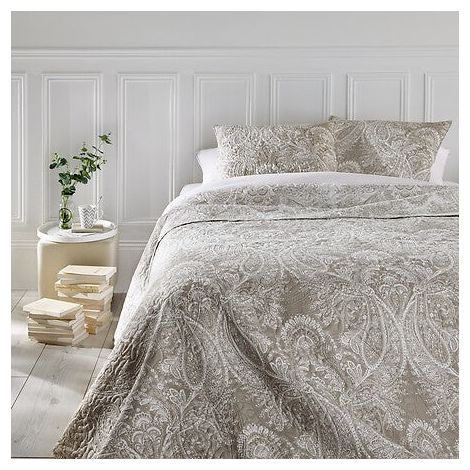 Atmosphera – Dessus de lit beige 240x260 cm – 100% polyester – Motif floral gris et blanc – Compatible lits deux places