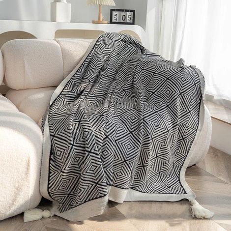 Coperta vintage lavorata a maglia, morbida e traspirante, con motivi geometrici, stile rustico con nappe, ideale per lettino da picnic, sedia o divano. (1/2)