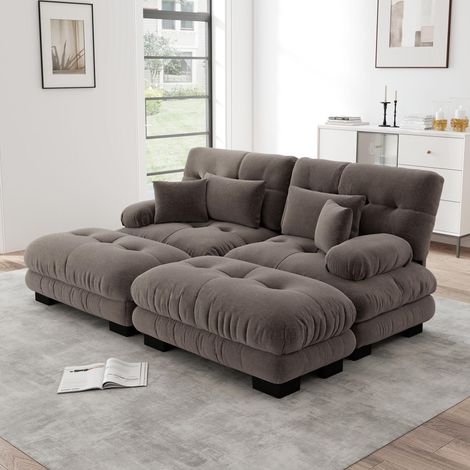 Canapé d'angle Cloud pour salon, canapé deux places en chenille marron avec 2 coussins lombaires et 2 coussins décoratifs, canapé capitonné avec larges accoudoirs et 2 poufs.