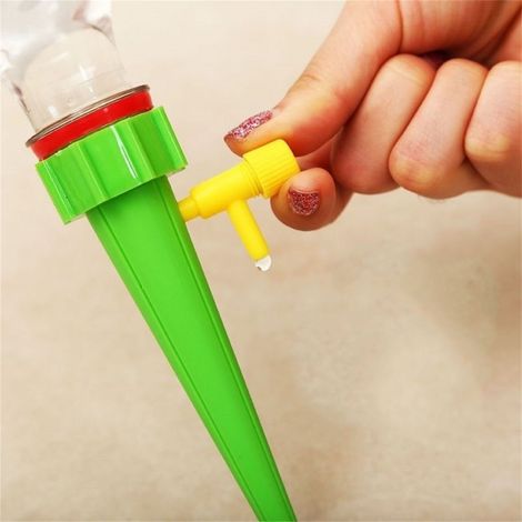 Paquete de 10 aspersores automáticos de polipropileno con válvula ajustable para plantas de interior y jardín (verde). (1/5)