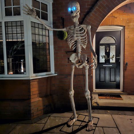 GIANT 8ft (240cm) Standing Indoor Outdoor Animatronic Halloween Skeleton Decoration (1/5)