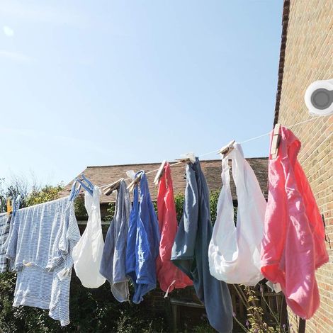 Corde à linge rétractable extérieure, 42,65 pieds Corde à linge rétractable double Corde à linge extensible à montage mural pour suspendre des vêtements humides ou secs (1/4)