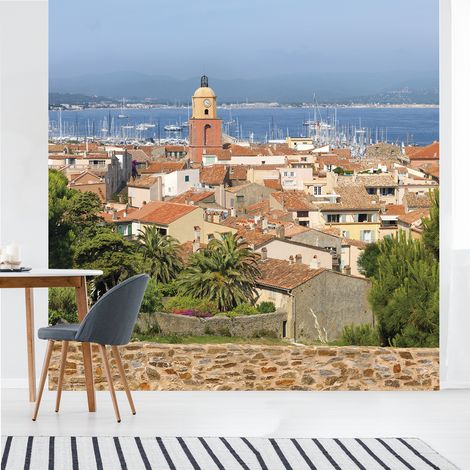 Papier peint intissé panoramique St Tropez, 250 cm X 250 cm, avec ses habitations et son port (1/2)
