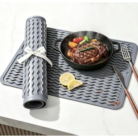 Lot de 2 tapis d’égouttage en silicone gris foncé 30×40 cm, résistant à la chaleur et imperméable, pour plan de travail et sous évier, accessoire pratique pour la cuisine (1/5)