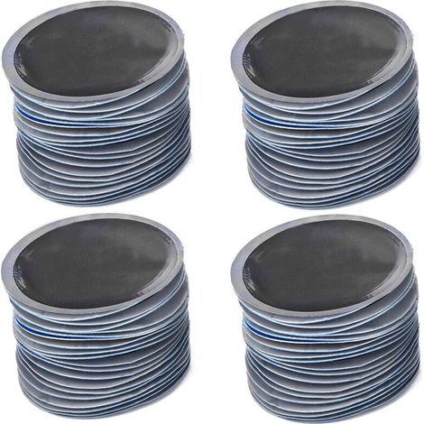 Riparazione pneumatici a freddo, riparazione della gomma, utilizzo pratico e naturale in un'officina per auto blu (1/4)