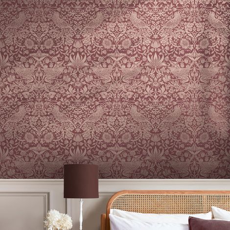 Papier peint intissé William Morris Strawberry Thief Fibrous Burgundy 1005 x 52cm Red (1/5)