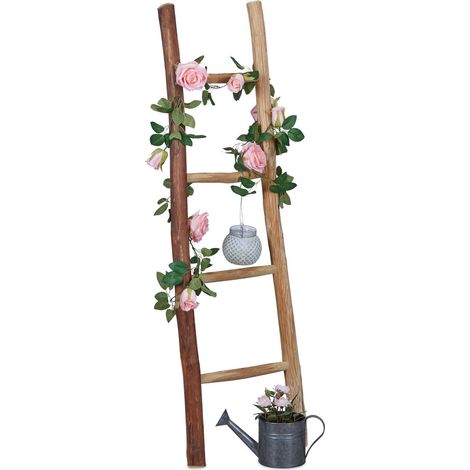 Escalera decorativa de tamaño mediano en madera de castaño