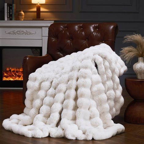 Couverture Plaid, Plaid Fausse Fourrure Doux Et Pelucheux 200x150cm, Plaid Polaire Décoratif Réversible Chaud Et Luxueux pour Lit, Canapé, Fauteuils (Beige) (1/5)