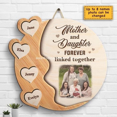Personalized wall decorations and home décor for Father's Day and Mother's Day - Images of name tags, wooden plaques, and custom-made decorations for 3 children.