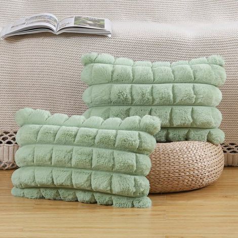 Set of 2 soft plush faux fur cushion covers, checkered pattern, green, 30x50 cm. (1/5)