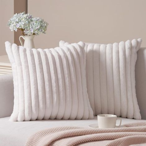 Lot de 2 Housse de Coussin 40x40 Fausse Fourrure Doux Décor Canapé Taie d'oreiller Blanc Décorative Salon Chambre Lit (1/4)
