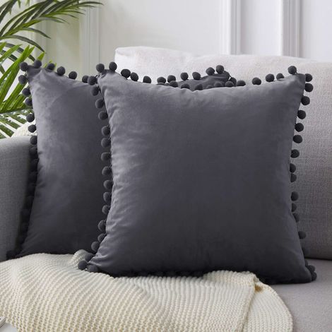 2 Pcs Housse de Coussin en Velours Taie d'oreiller Decorative Taie d'oreiller Boule de Fourrure de Couleur (Gris Foncé) (1/5)