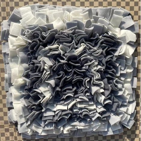 Tapis à renifler carré gris clair de 50 x 50 cm, robuste, facile à nettoyer, pour chien, alimentation lente (1/5)