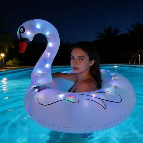 Bouée Piscine Cygne Adulte avec Lumières Solaires, Bouée Cygne Gonflable, Grand Bouée Piscine Adulte en Forme de Cygne, Anneau Flotteur de Piscine pour Adulte (90x90x85 cm) (1/4)