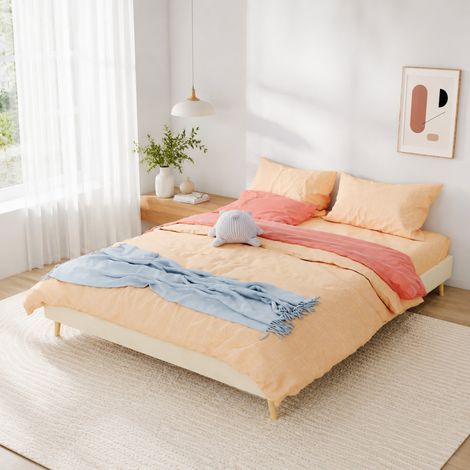 Lit double adulte 160x200 cm en velours beige, profil bas pour chambre, sans matelas FloraGrace (1/5)