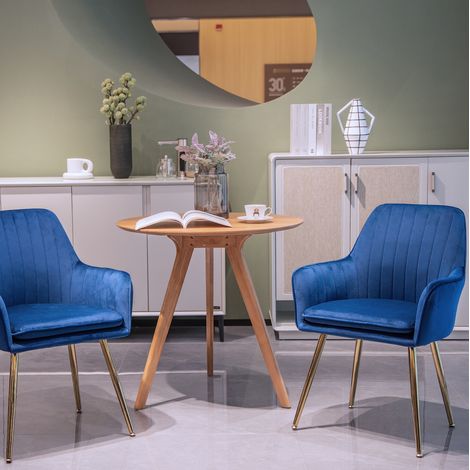 Pack de 2 sillas de comedor con reposabrazos, tela azul y patas de metal dorado DESVIAE (1/5)