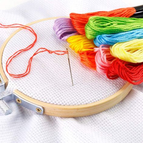 Lot de 12 cercles à broder en bois 8cm, tambours ronds réglables pour couture, point de croix, outil de broderie artisanal (1/2)