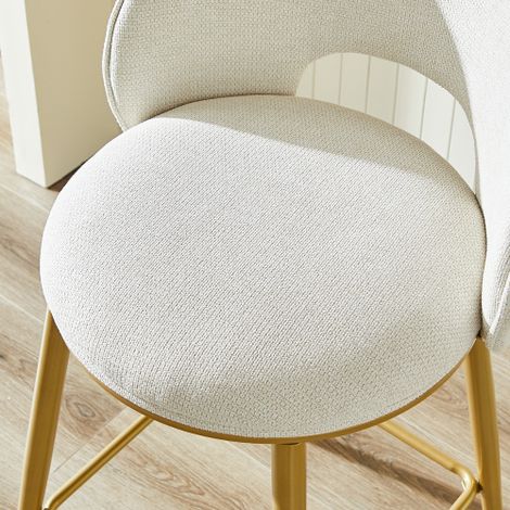 Tabouret de bar moderne avec dossier ajouré et structure en métal doré, doté d'un rembourrage confortable, idéal pour les cuisines, les bars et les salons. Lot de 2.