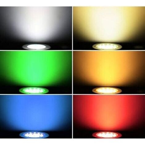 Des spots LED encastrés dans la terrasse de la piscine et une pelouse en acier inoxydable 304 agrémentent l'espace extérieur. (1/3)